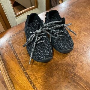 Adidas Yeezy Kids Black and Gray Sneakers size 9  no flaws